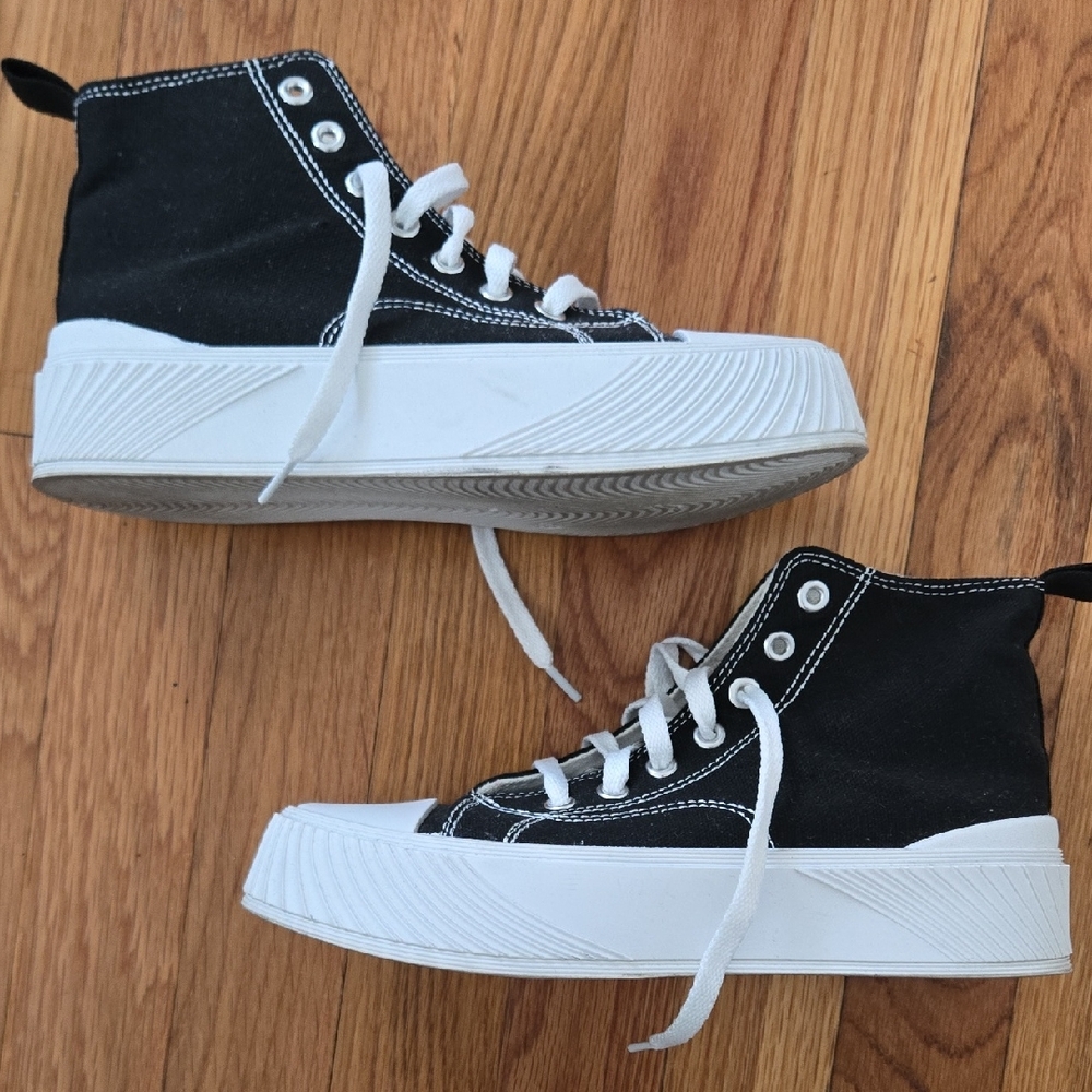 Sizw 7.5 Canvas Shoe